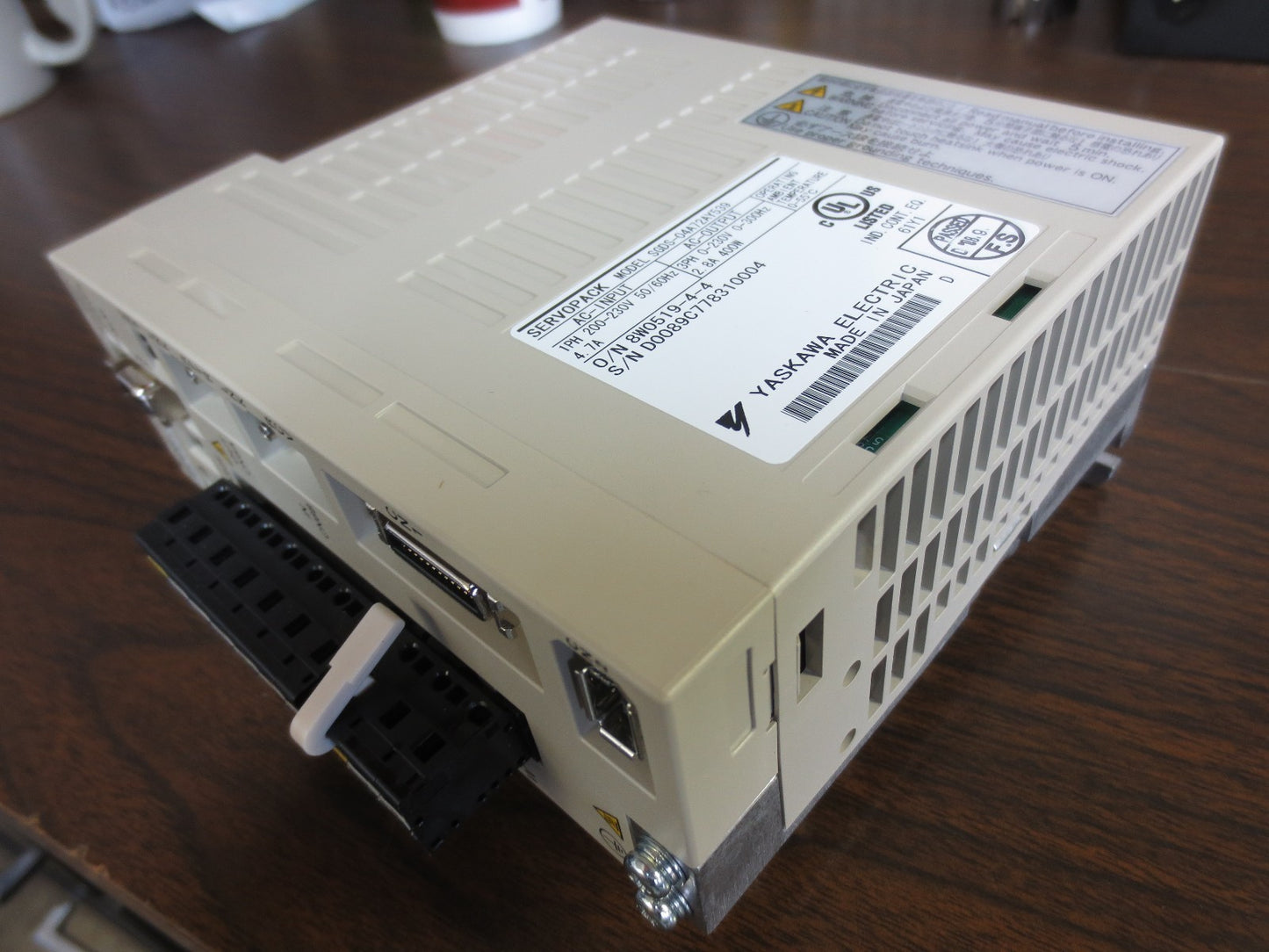 YASKAWA SGDS-04A72AY539 AC SERVOPACK OUTPUT: 0-23VAC, 0-300Hz 2.8A
