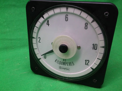 CROMPTON INSTRUMENTS PANEL METER 077-05FA-LSWA-C6 0/5 AMPS AC 0/12 KILOAMPS