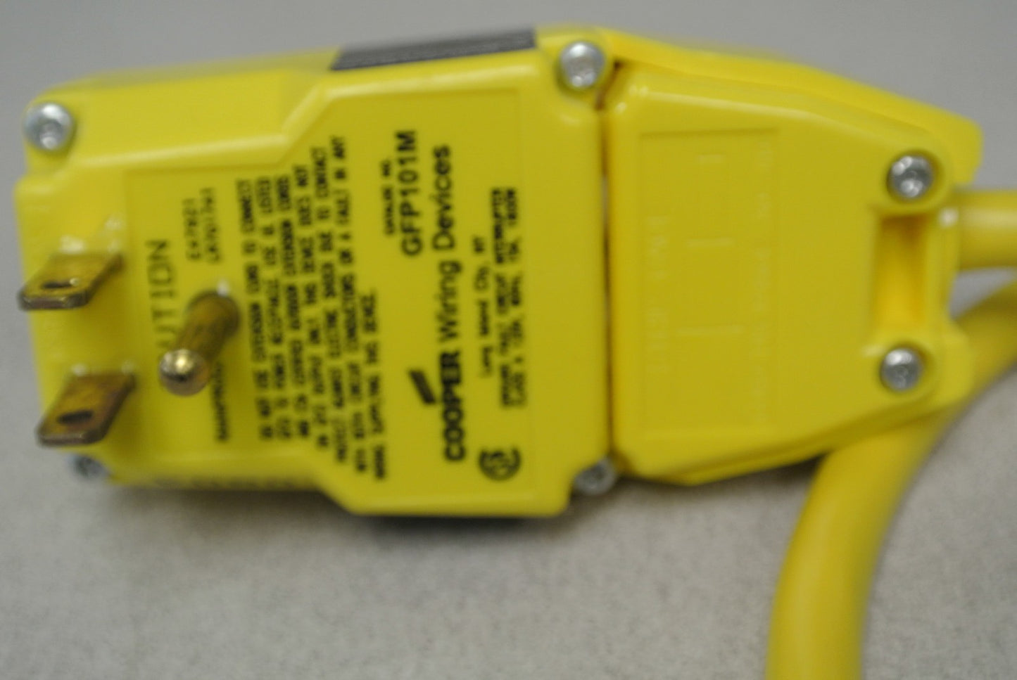 COOPER GFP101M IN-LINE GFCI / 15A / 125V / 2P / 3W GRD / NEW SURPLUS