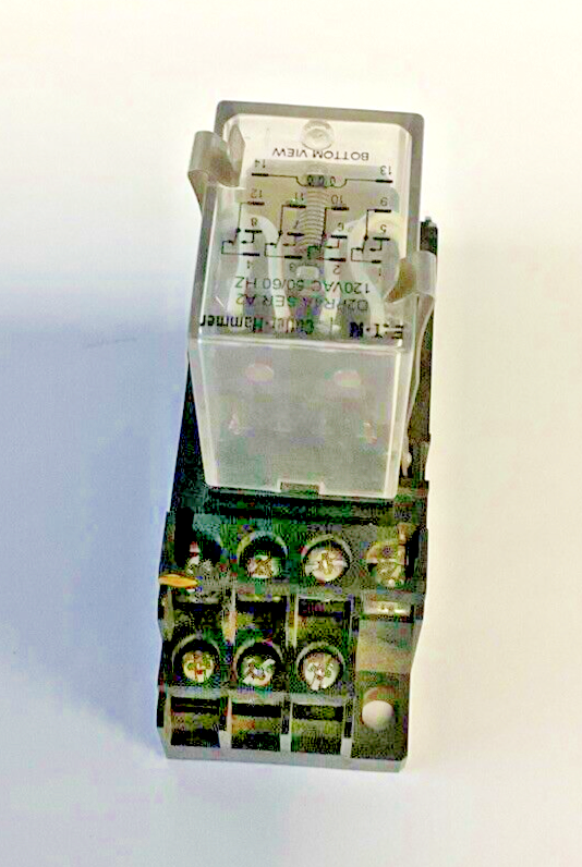 CUTLER HAMMER D2PR4A SER.A2 RELAY 120VAC W/ D2PA4 RELAY SOCKET 5A 250V