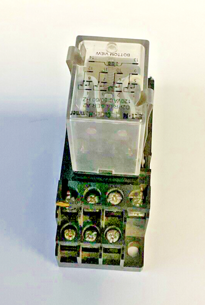 CUTLER HAMMER D2PR4A SER.A2 RELAY 120VAC W/ D2PA4 RELAY SOCKET 5A 250V
