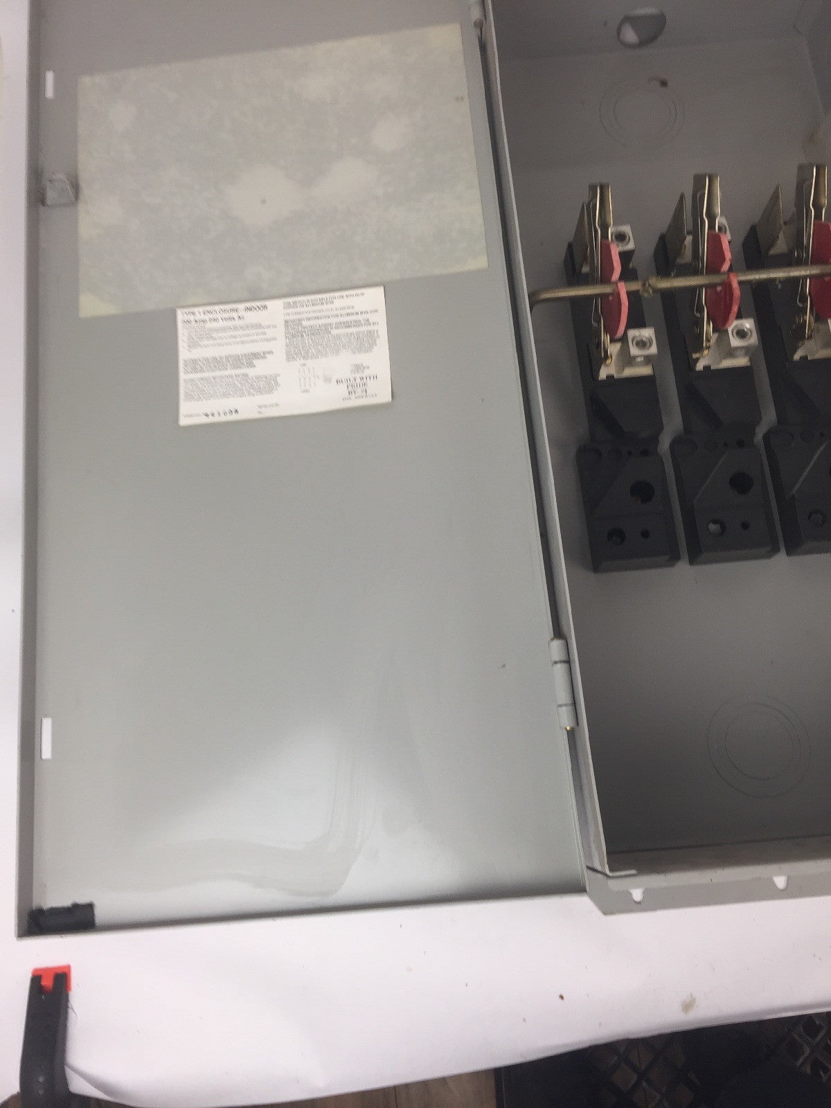 CHALLENGER GD324NFC 200 AMP 240 VAC 3 POLES TYPE 1 NON FUSIBLE GENERAL DUTY