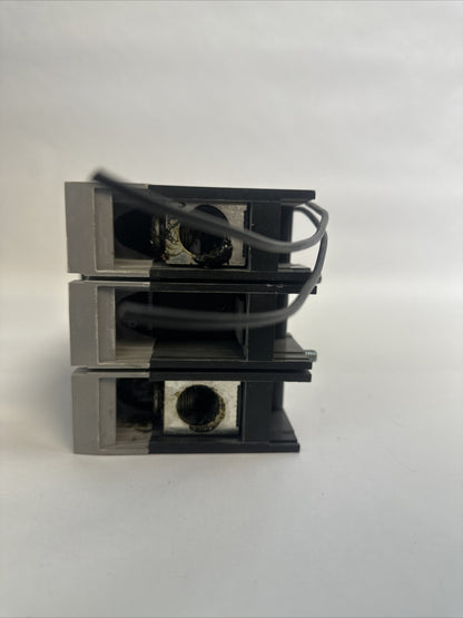 SIEMENS HFXD63B200 CIRCUIT BREAKER 3POLE 200AMP 600VAC DER A S01FD60 SHUNT TRIP