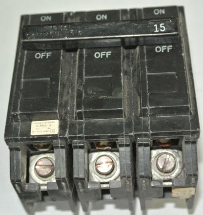 GENERAL ELECTRIC 3-POLE CIRCUIT BREAKER 15A - COMMON-TRIP