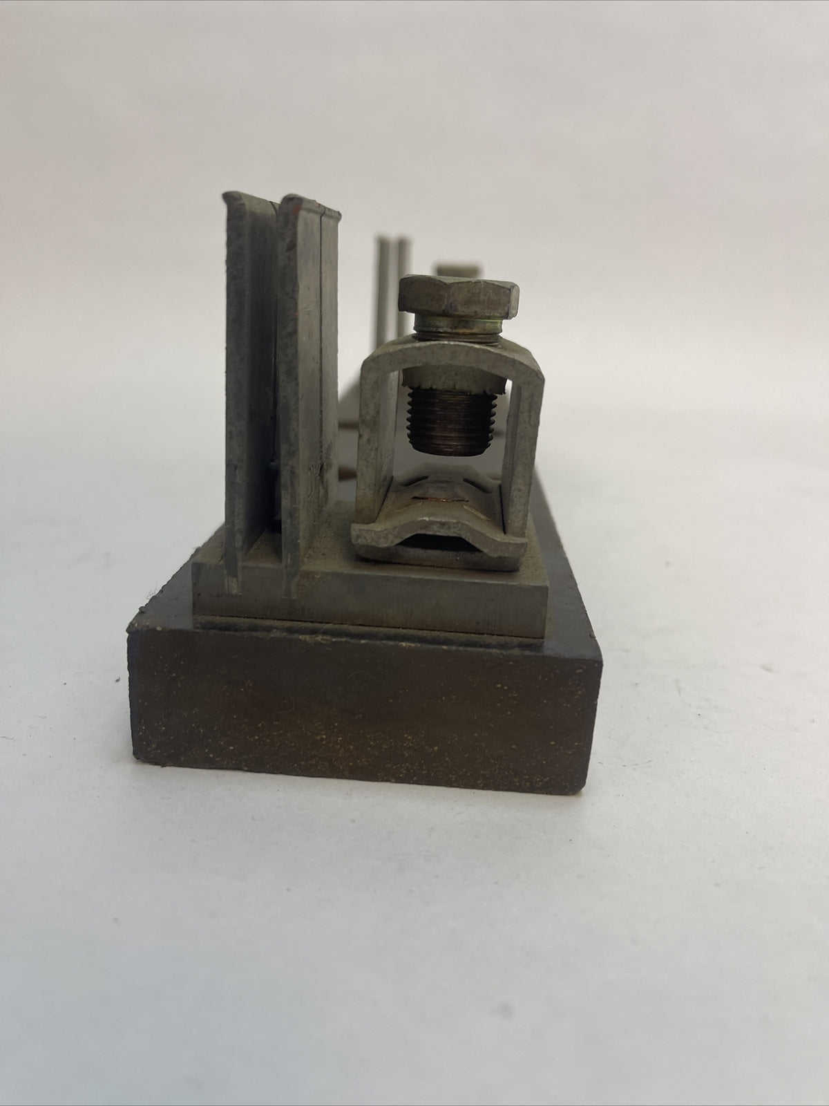 UNDERWRITERS SAFETY DEVICE CO 10529-1C FUSE HOLDER 400A 600V