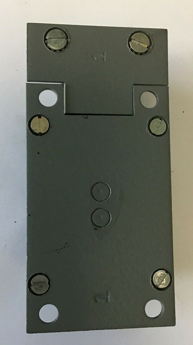 CUTLER HAMMER 10316H10D LIMIT SWITCH 1N.O.-1N.C. PUSH ROLLER
