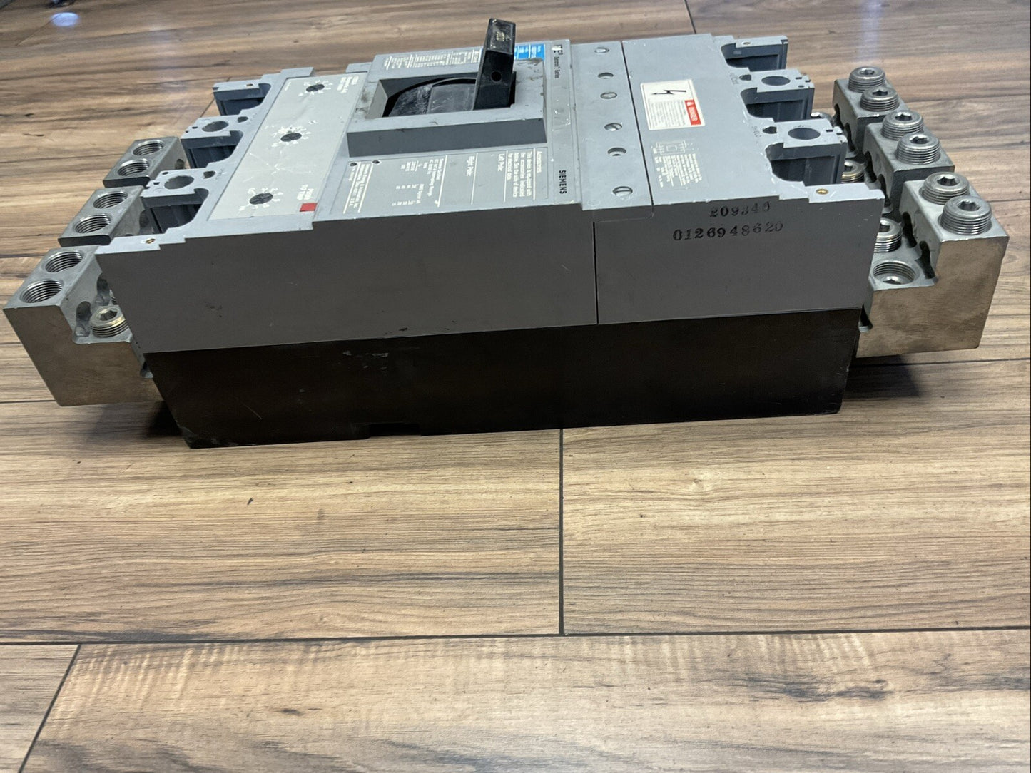 ITE ND63F120 CIRCUIT BREAKER 1200AMP 600VAC 3P SENTRON SERIES 1000AMP TRIP UNIT