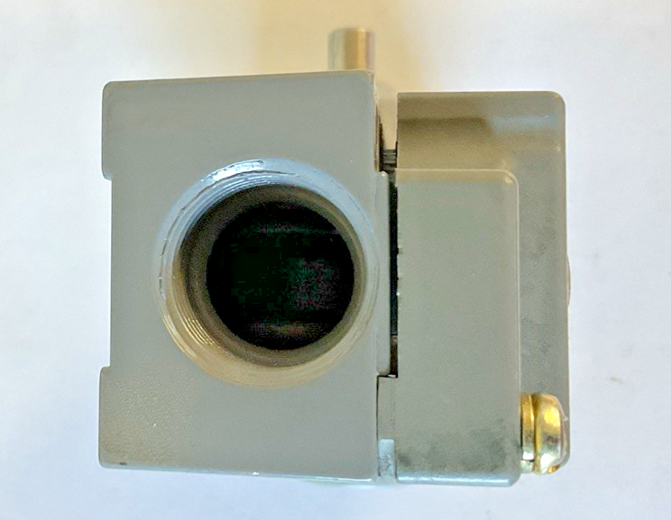 CUTLER HAMMER E50SB SWITCH BODY SER A1 E50RB RECEPTACLE SER A2 W/E50DH1 HEAD