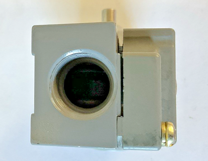 CUTLER HAMMER E50SB SWITCH BODY SER A1 E50RB RECEPTACLE SER A2 W/E50DH1 HEAD