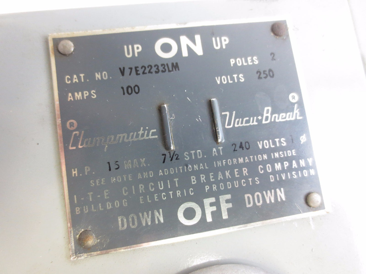 I-T-E V7E2233LM TWIN PANEL SWITCH 250VAC, 100A, 2-POLE - 7.5HP @240V, 15 HP MAX