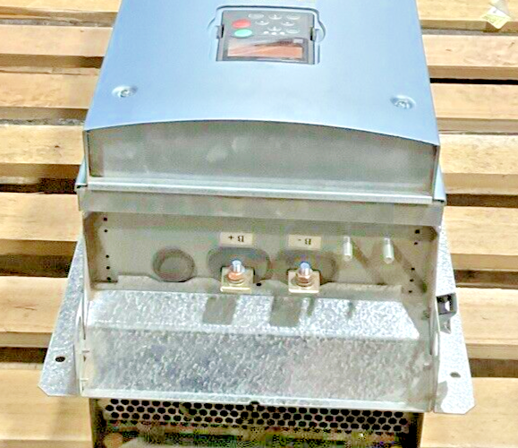 CUTLER HAMMER SVX100A1-4A1N1 VARIABLE FREQUENCY DRIVE 500V 50/60HZ CVA1