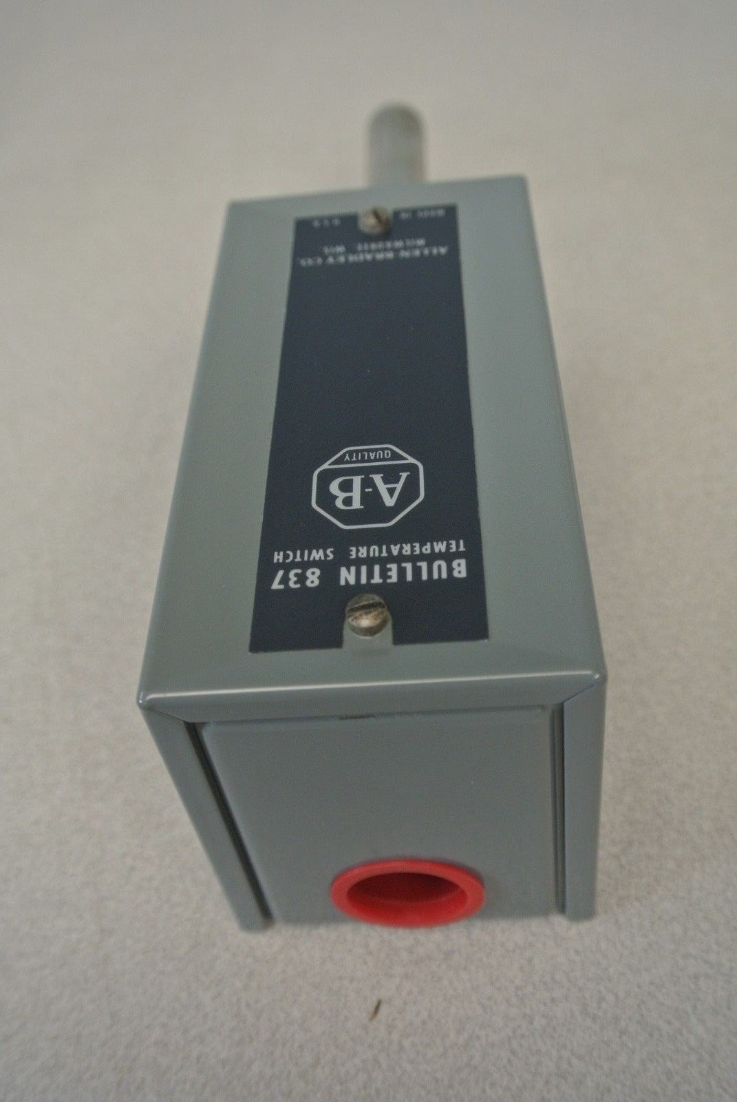 ALLEN-BRADLEY 837-AT11-JMC TEMPERATURE SWITCH / 90-200° F / NEW SURPLUS