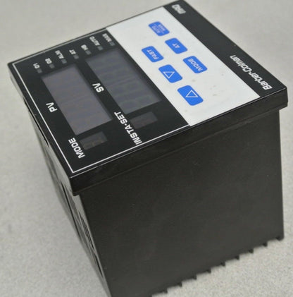 BARBER-COLMAN MAQ3-04011 / 100-3-00 / DIGITAL TEMPERATURE CONTROLLER