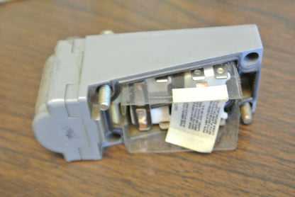 SQUARE D 9007 B064A2 HEAVY DUTY LIMIT SWITCH / NEW SURPLUS / FORM P8