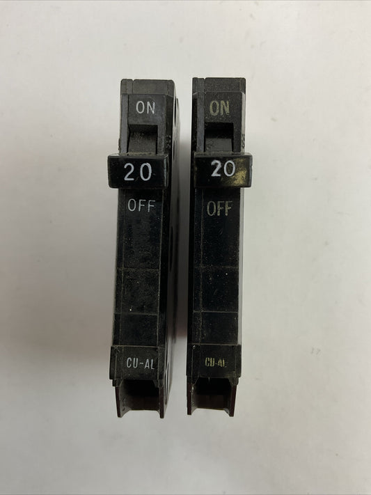 GE TQP120 PLUG IN CIRCUIT BREAKER 1POLE 20AMP 120/240VAC (LOT OF 2)