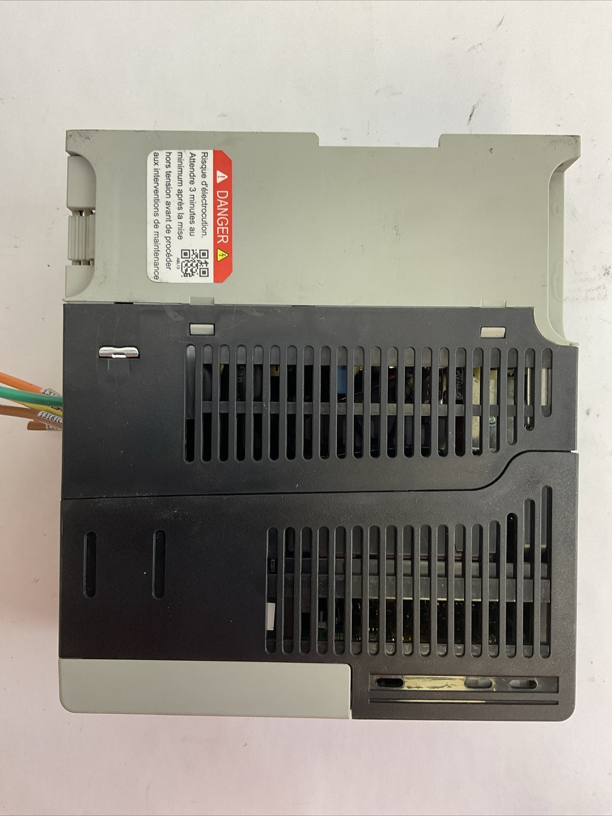 ALLEN BRADLEY 25B-D2P3N104 AC DRIVE FRN 5.001 OUTPUT 0-460VAC SER A POWERFLEX