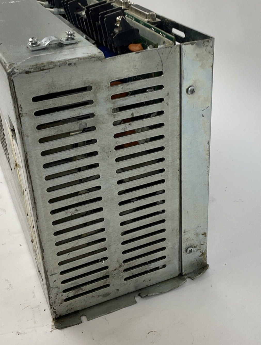ALLEN BRADELY 2098-DSD-HV150-SE SERVO DRIVE SER.B  3PH FIRM. V1.53 ***PARTS***