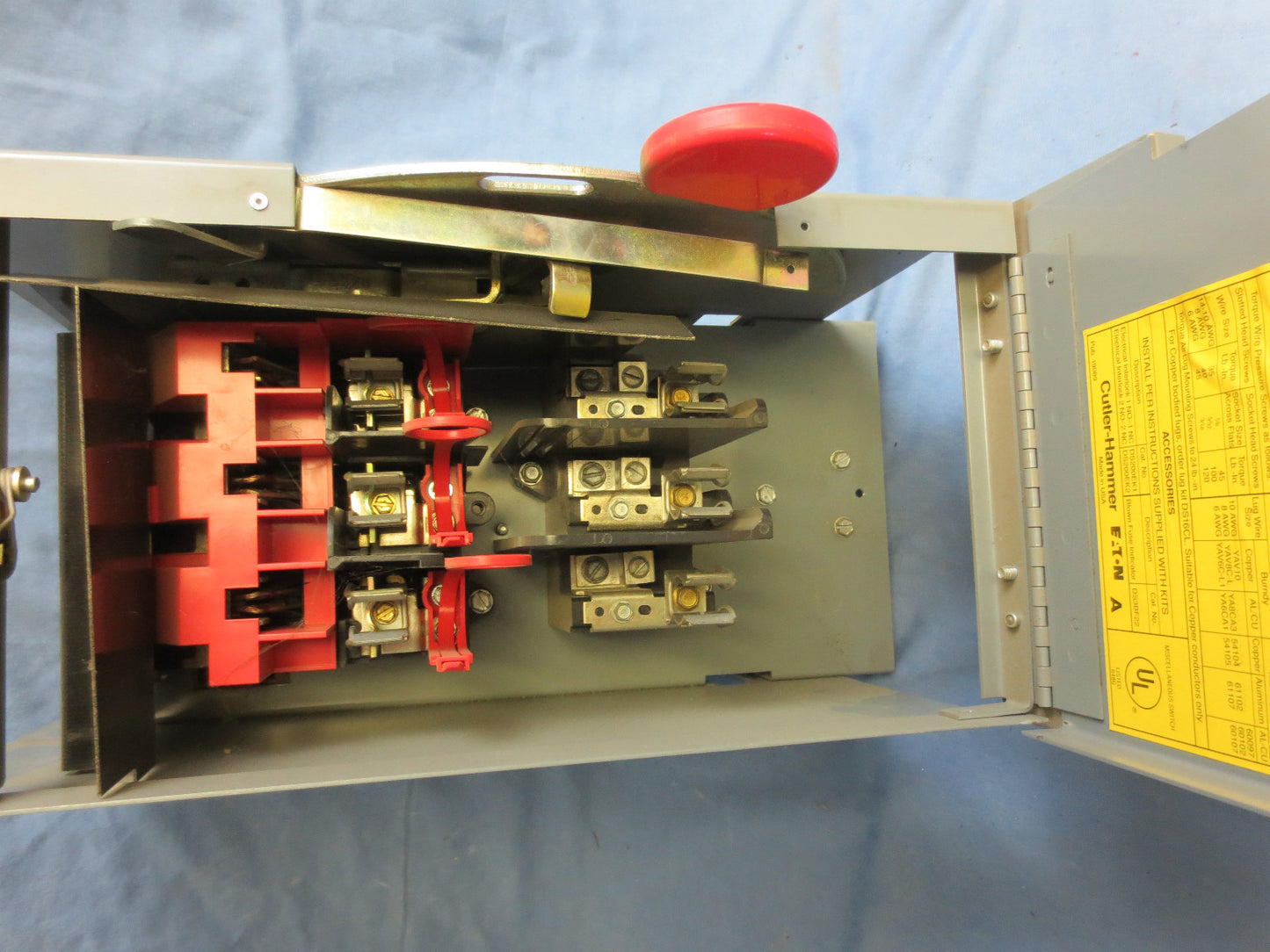 CUTLER-HAMMER EES32030S FUSIBLE BUS PLUG / SWITCH 30A, 240V, 3-POLE