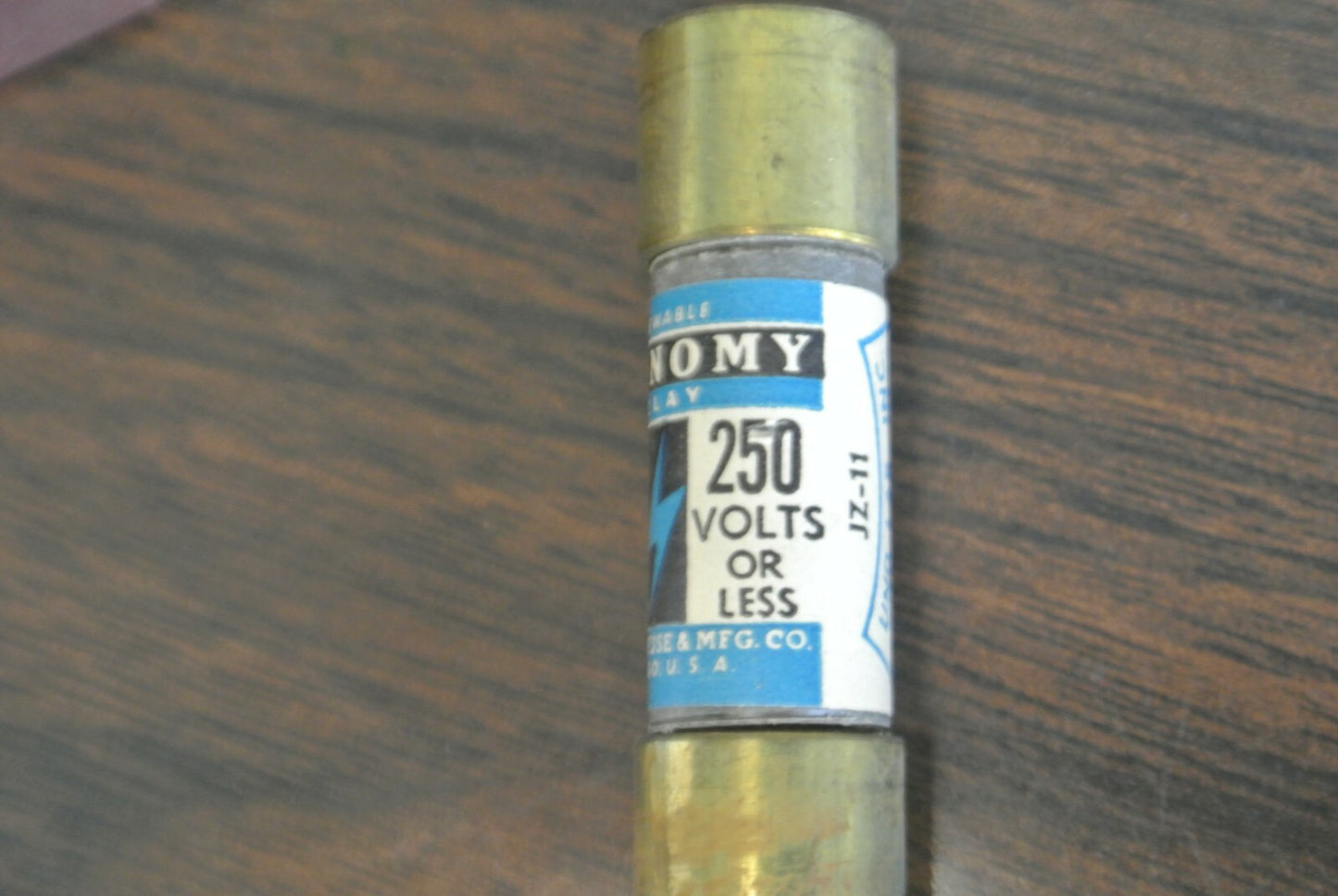 ECONOMY F-1525 RENEWABLE FUSE / 15A / 250V / NEW SURPLUS / EACH