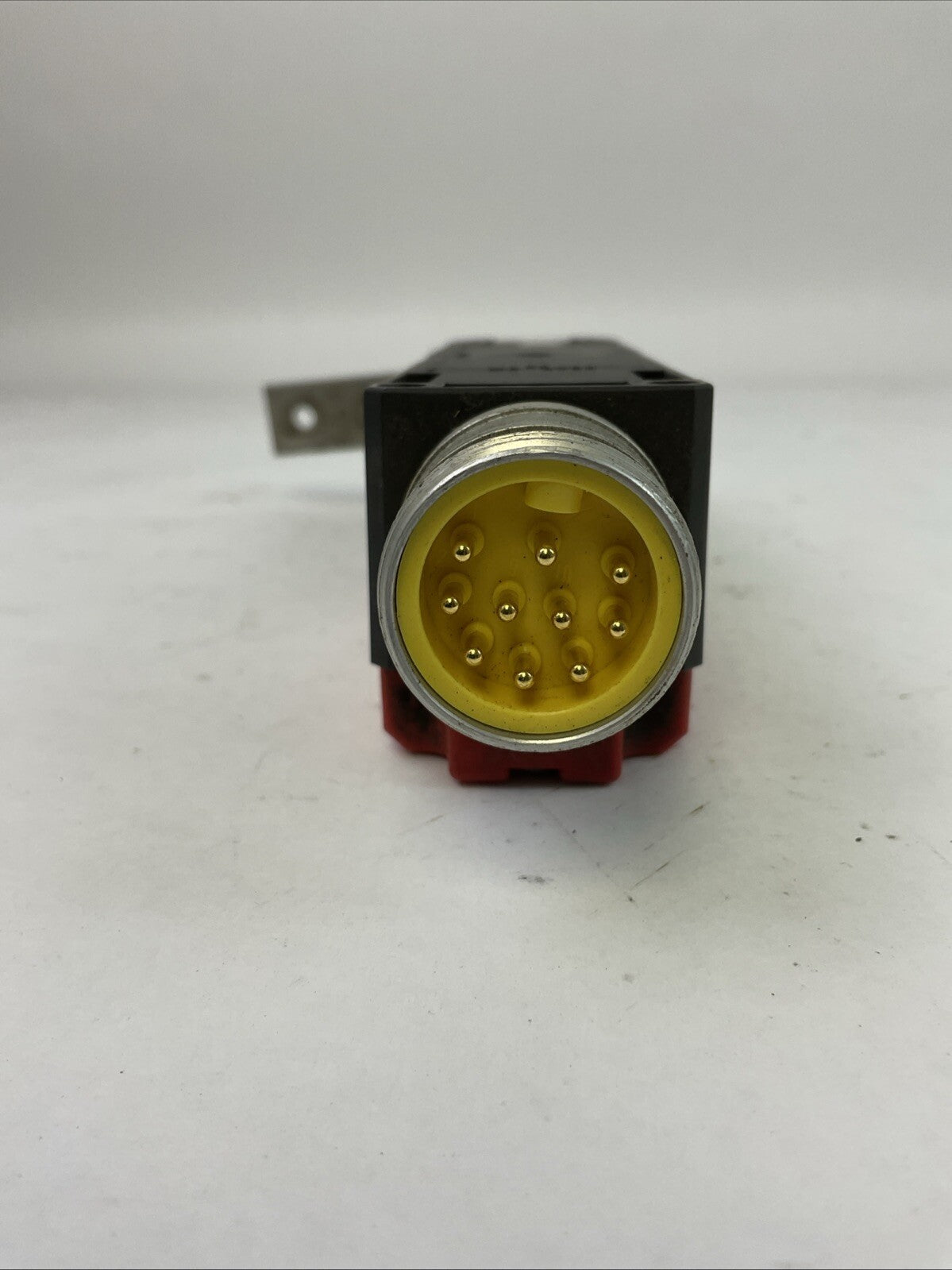 EUCHNER STP3A-4131A024-10C-DCX SAFETY SWITCH AC-15 4A 50V DC-13 4A 24V