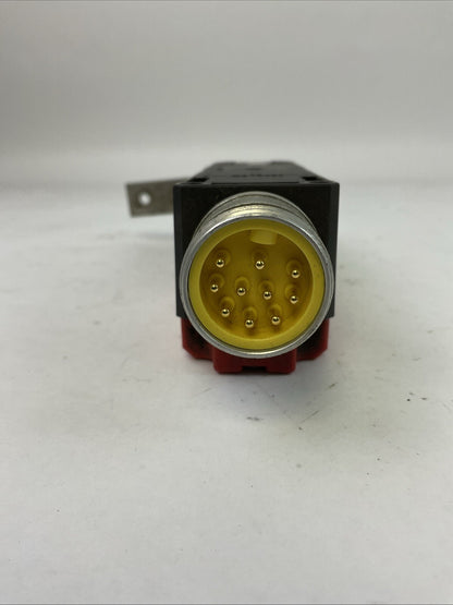 EUCHNER STP3A-4131A024-10C-DCX SAFETY SWITCH AC-15 4A 50V DC-13 4A 24V