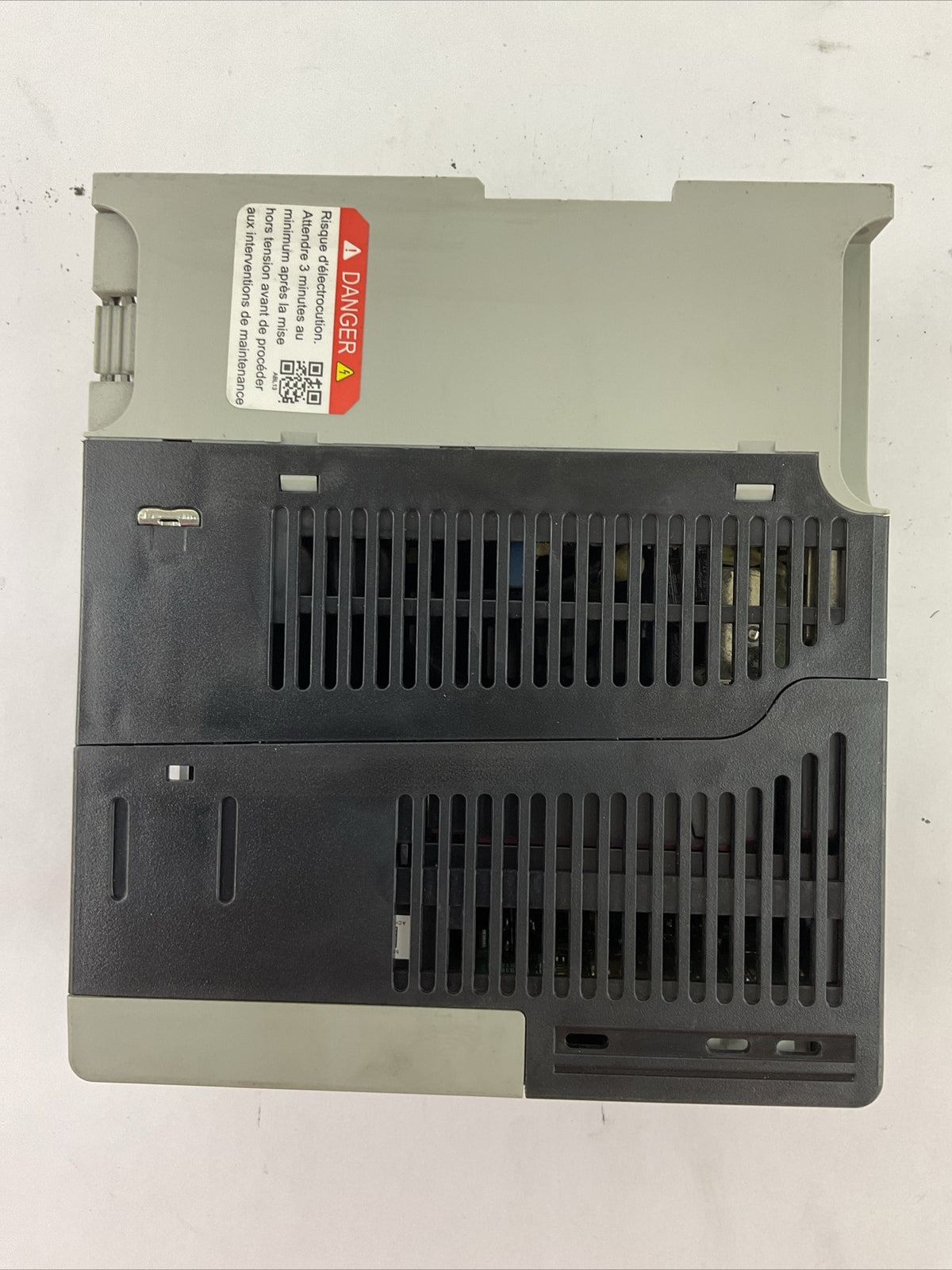 ALLEN BRADLEY 25B-D4P0N104 AC DRIVE FRN 4.001 SER A OUTPUT 0-460VAC