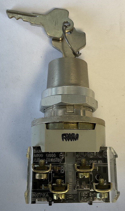 ALLEN BRADLEY 800T-J5203KC1B KEYED SELECTOR SWITCH 3POS. SRPING RETURN SER.T
