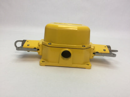 REES 04954-214 CABLE OPERATED SWITCH DOUBLE END LATCH PLATE 25# TRIP FORCE *2NO/