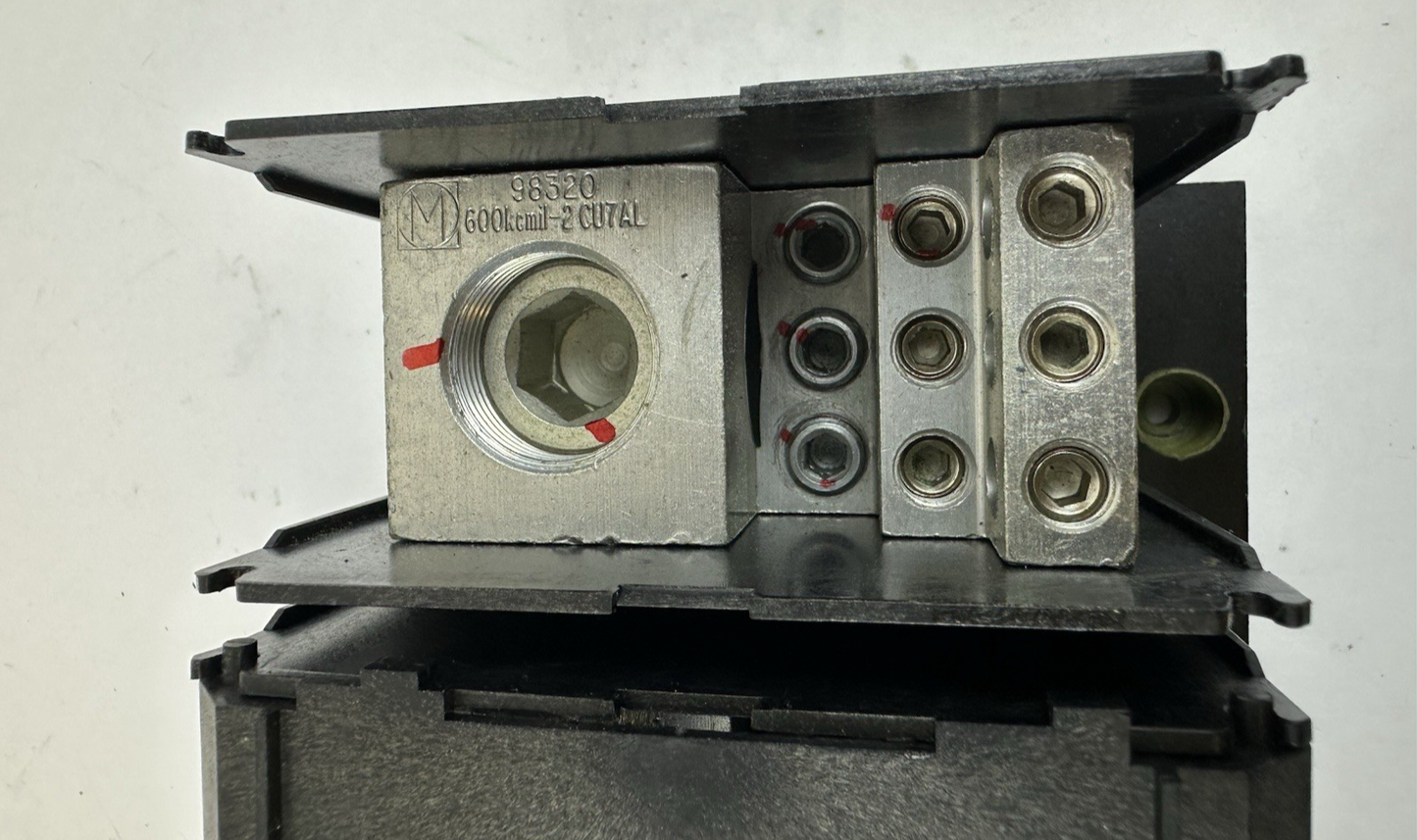 SQUARE D 9080-LBFA369136 3P 335A 600V POWER DISTRIBUTION BLOCK