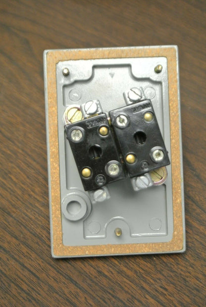 GENERAL ELECTRIC CR2940AP320D OILTIGHT PUNCH PRESS PUSHBUTTON / NEW SURPLUS
