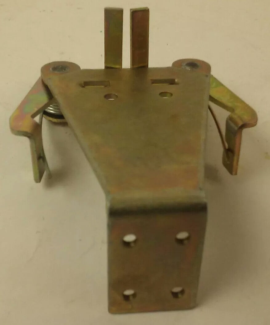 ALLEN BRADLEY 895-M22 SER.A MOUNTING BRACKET FOR 2 AUXILIARES, 100/200A SWITCH