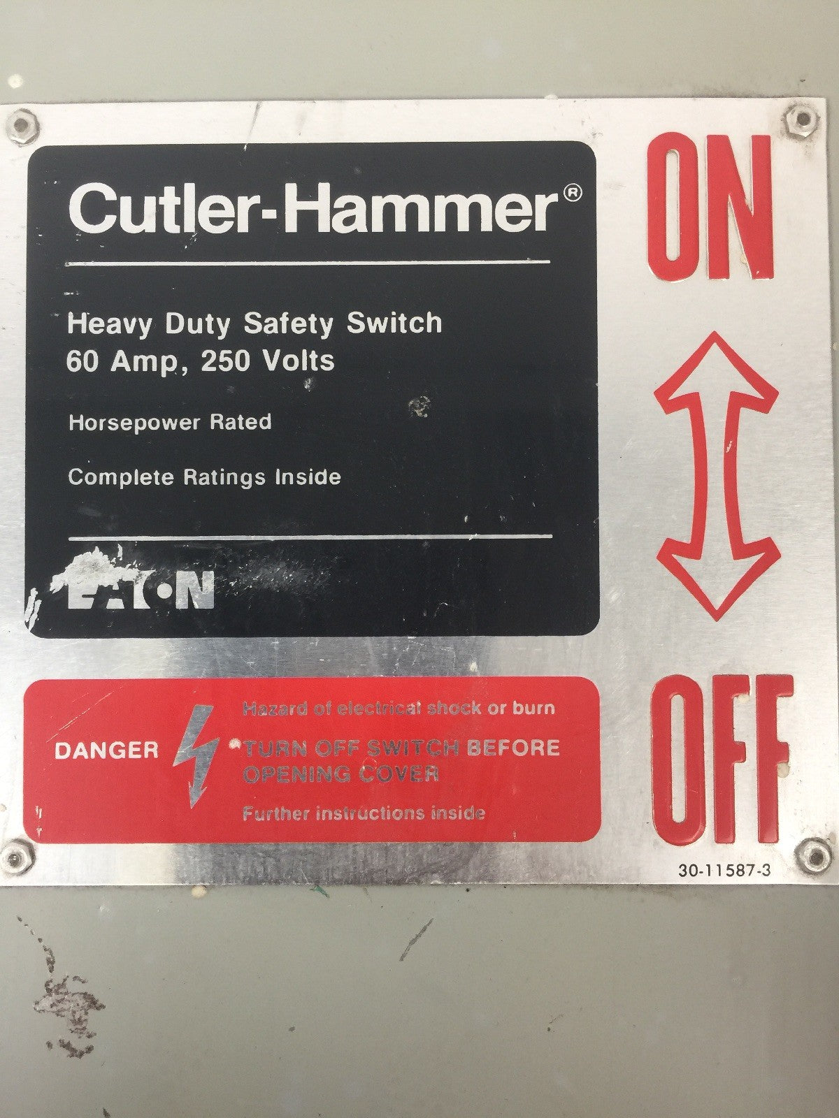 CUTLER HAMMER DH322NGK FUSIBLE HD SAFETY SWITCH 240VAC 250VDC 60AMP 3P TYPE 1