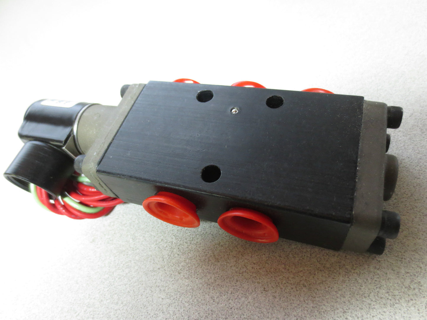 ISI FLUID POWER OMNI 375-02-081-33 AIR VALVE 24VDC 7W 30-150psi - I.S.I. SURPLUS