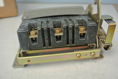 ALLEN-BRADLEY X-68867 SIZE 2 DISCONNECT SWITCH / NEW SURPLUS