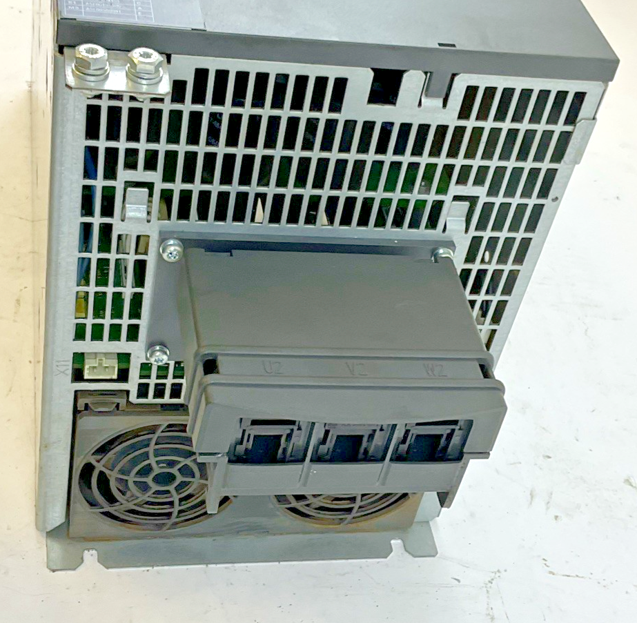 SIEMENS 1P 6SL3120-1TE28-5AA3 SINGLE MOTOR MODULE OUTPUT 3AC 400V 85A INPUT DC