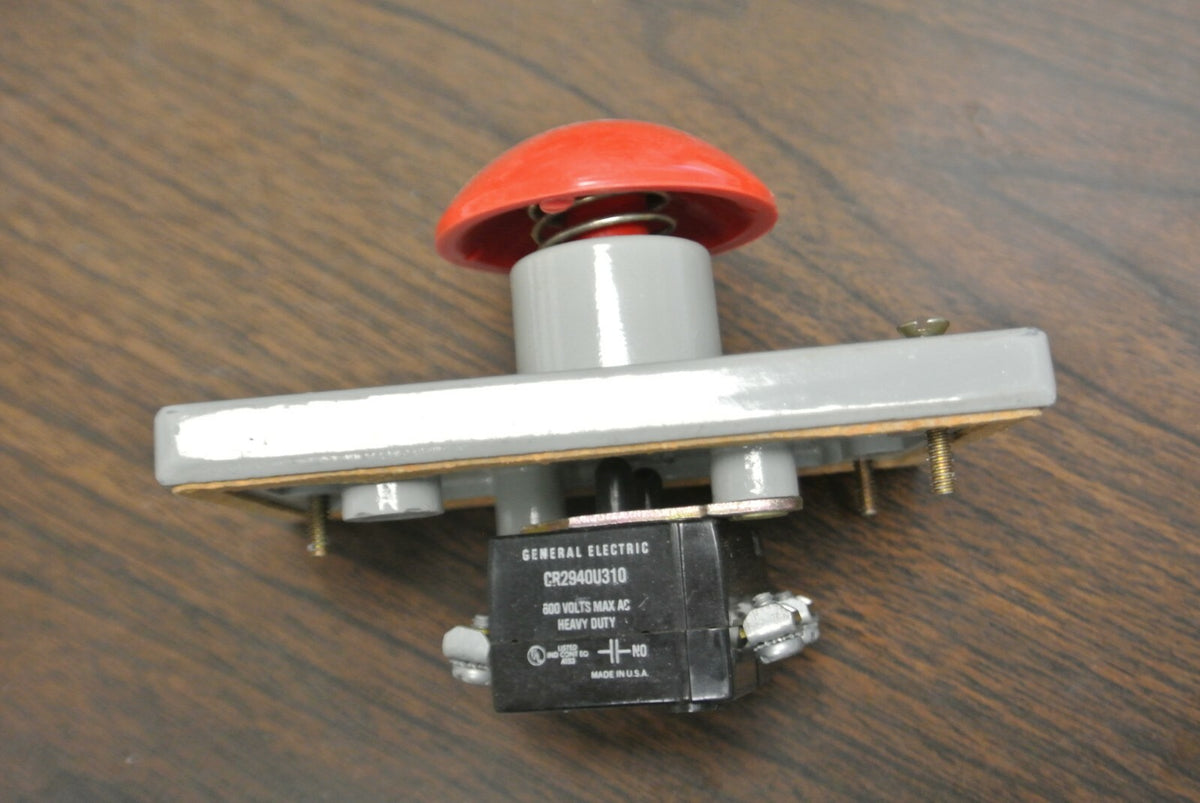 GENERAL ELECTRIC CR2940AP320D OILTIGHT PUNCH PRESS PUSHBUTTON / NEW SURPLUS