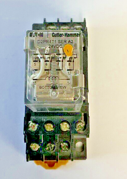 CUTLER HAMMER D2PR4T1 SER.A2 RELAY 24VDC W/ D2PA4 RELAY SOCKET 5A 250V
