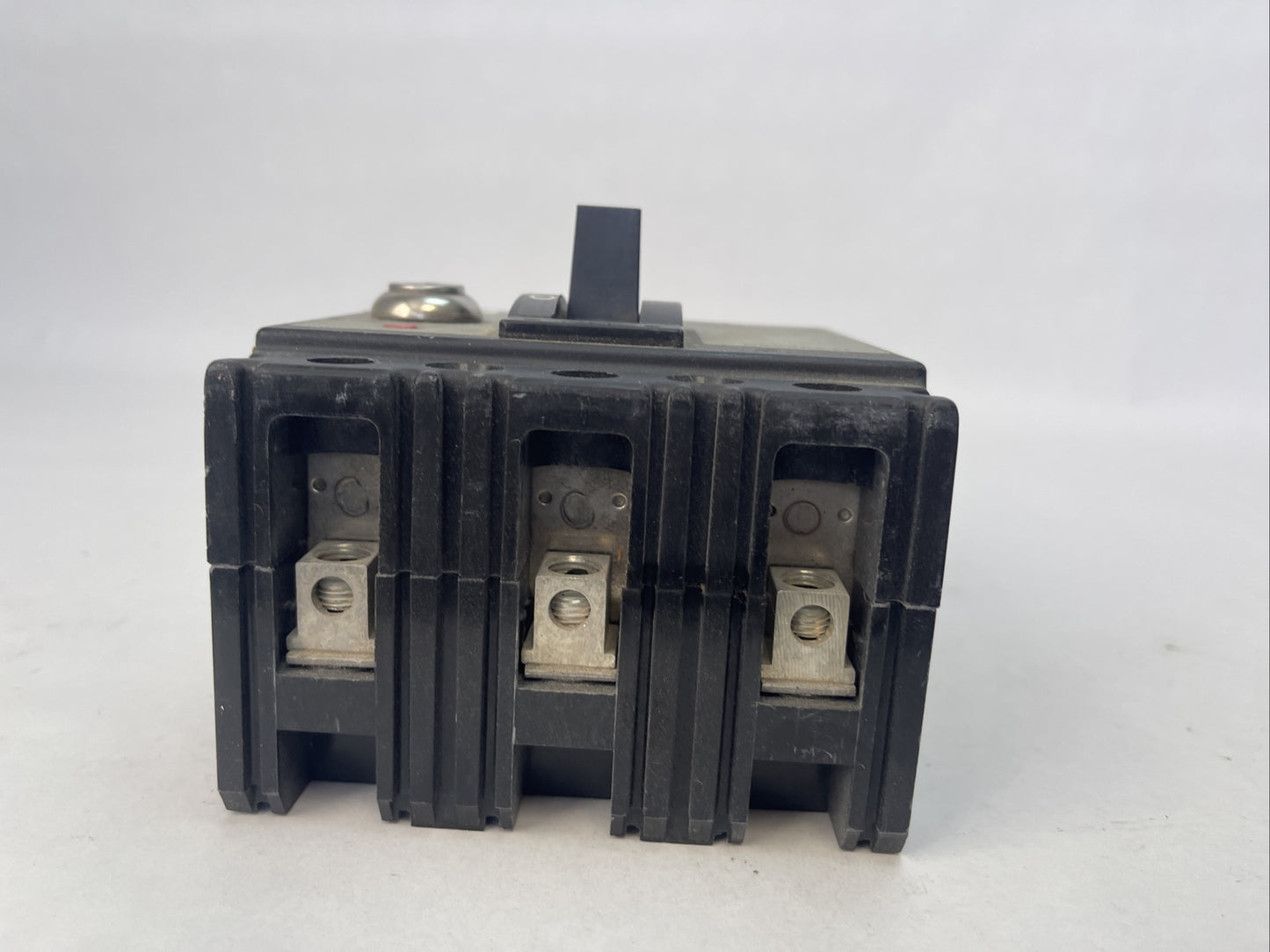 SQUARE D FAL34020CL CIRCUIT BREAKER 20AMP 480VAC 250VDC 3POLE SER 2 *MISSING KEY