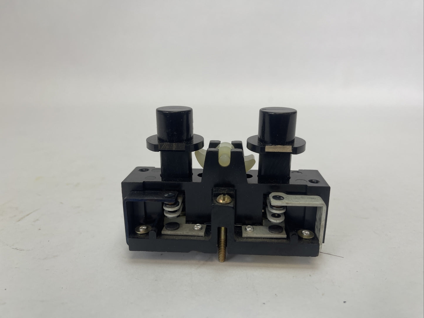 HUBBELL PG2 PBP PUSHBUTTON INSERT SINGLE SPEED / PLUG IN 120/240/480VAC 125/250