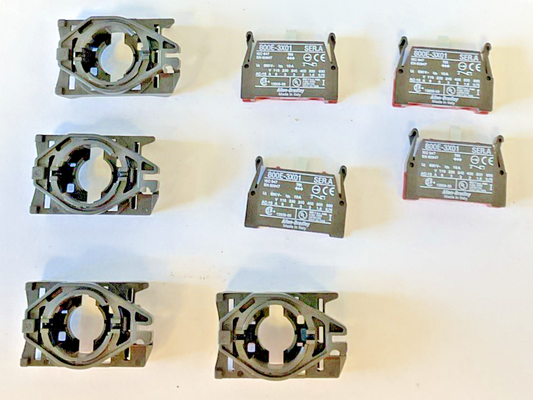 ALLEN BRADLEY 800E-3X01 CARTRIDGE AND LATCH SER.A 690VAC***LOTOF4***