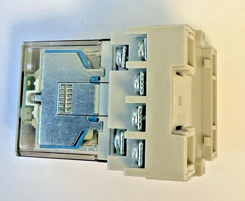 ALLEN BRADLEY 700-HN139 SOCKET 10A 300V W/ 700HF34Z24-4 RELAY 12A 24VDC SER.C
