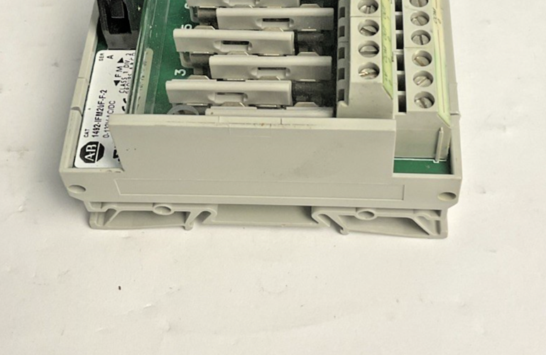 ALLEN BRADLEY 1492-IFM20F-F-2 INTERFACE MODULE SER.A 132VAC/DC