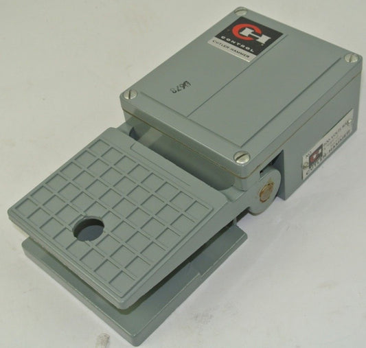 CUTLER-HAMMER 10251H33B TYPE B FOOT SWITCH FRONT TREADLE AC/DC 600V  NEW SURPLUS
