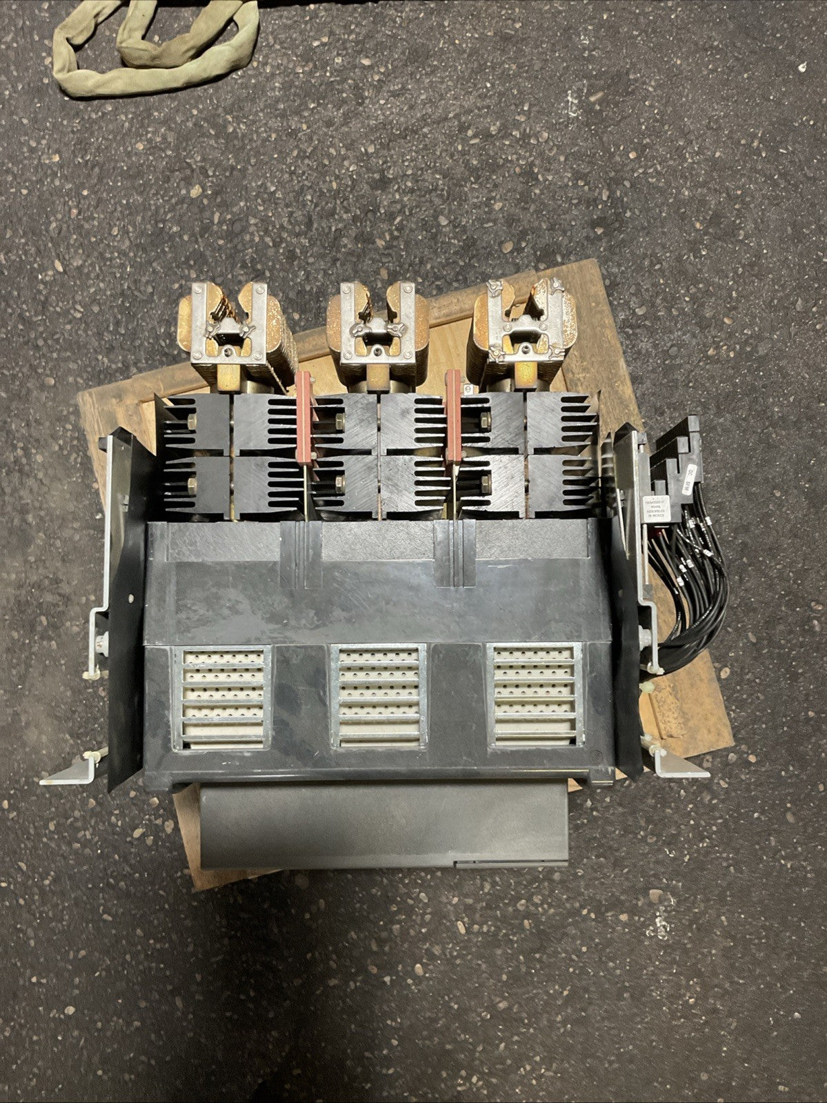 GE SSD40B440 600VAC 3POLE 4000AMP POWER BREAK II STD BREAK CIRCUIT BREAKER
