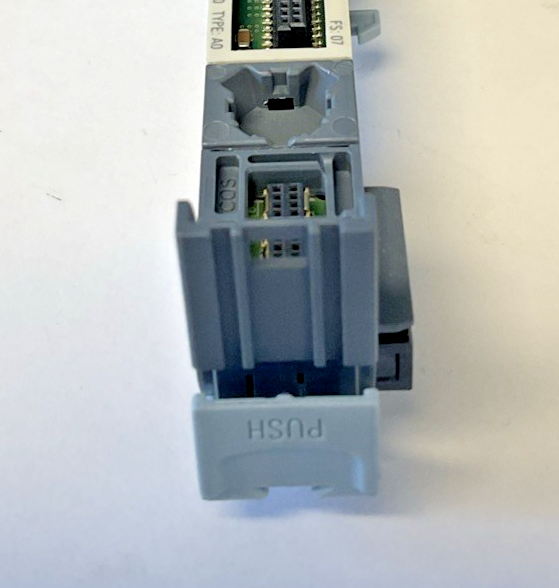 SIEMENS 6ES7 193-6BP20-0DA0 DIGITAL BASE MODULE ****LOTOF5****