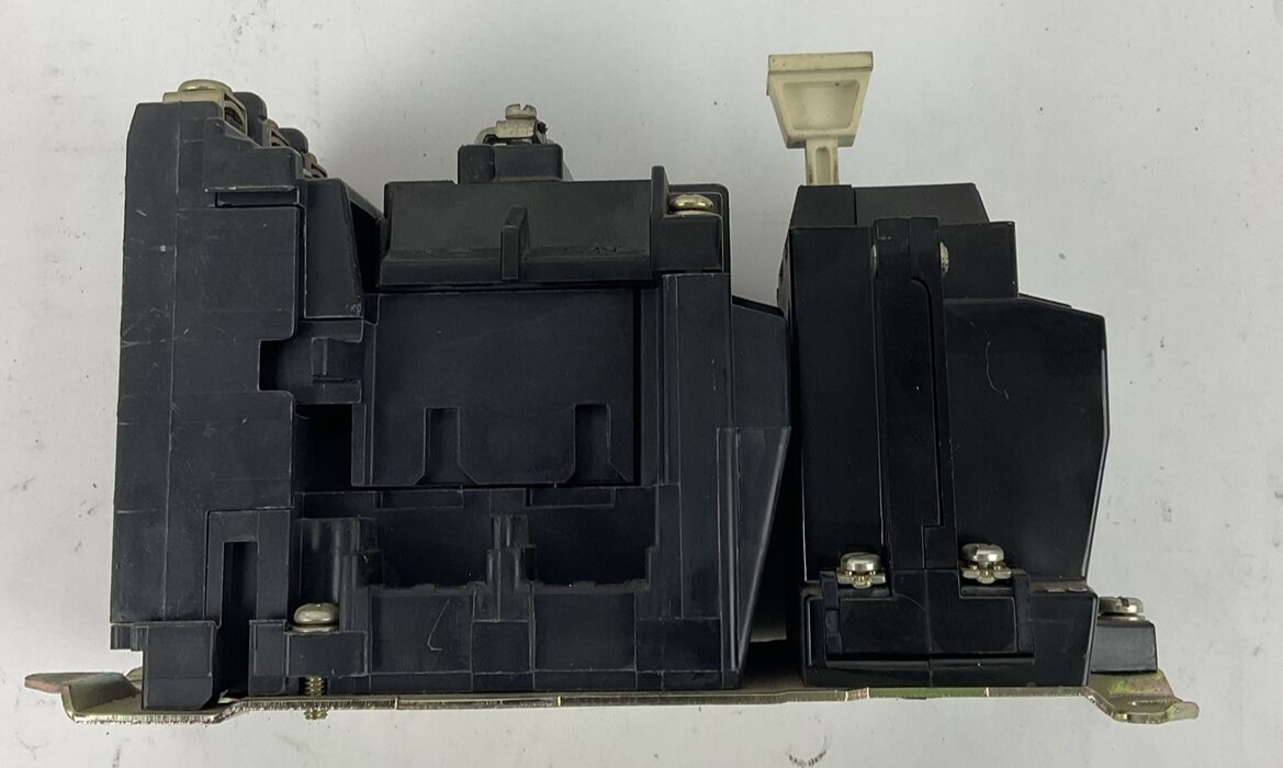 ALLEN BRADLEY509-AOD STARTER SER.A  600VAC 5HP CB236 120V COIL NO HEATERS