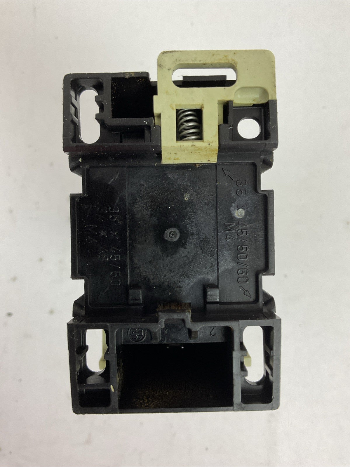 TELEMECANIQUE CA3DN40 600VAC 10A CONTACTOR 24VDC COIL LA4DE1E 24-48VDC LA1DN02