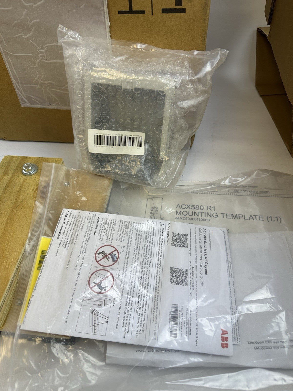 ABB ACS580-01-04A8-4 VFD VARIABLE FREQUENCY DRIVE 3HP 2.2KW 3PH 400-480VAC 4.8A