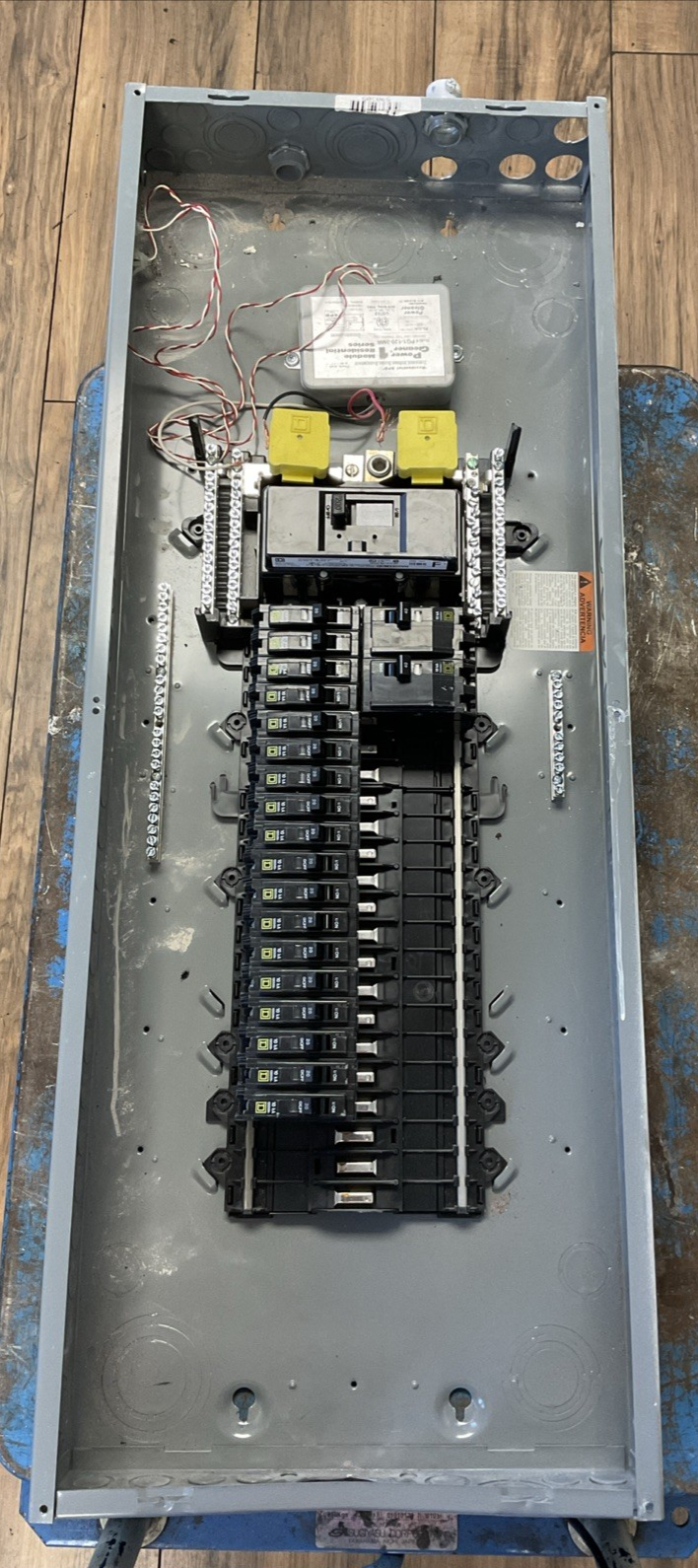 SQUARE D QOC42US BREAKER PANELBOARD TYPE 1 SER S01 200AMP MAIN BREAKER