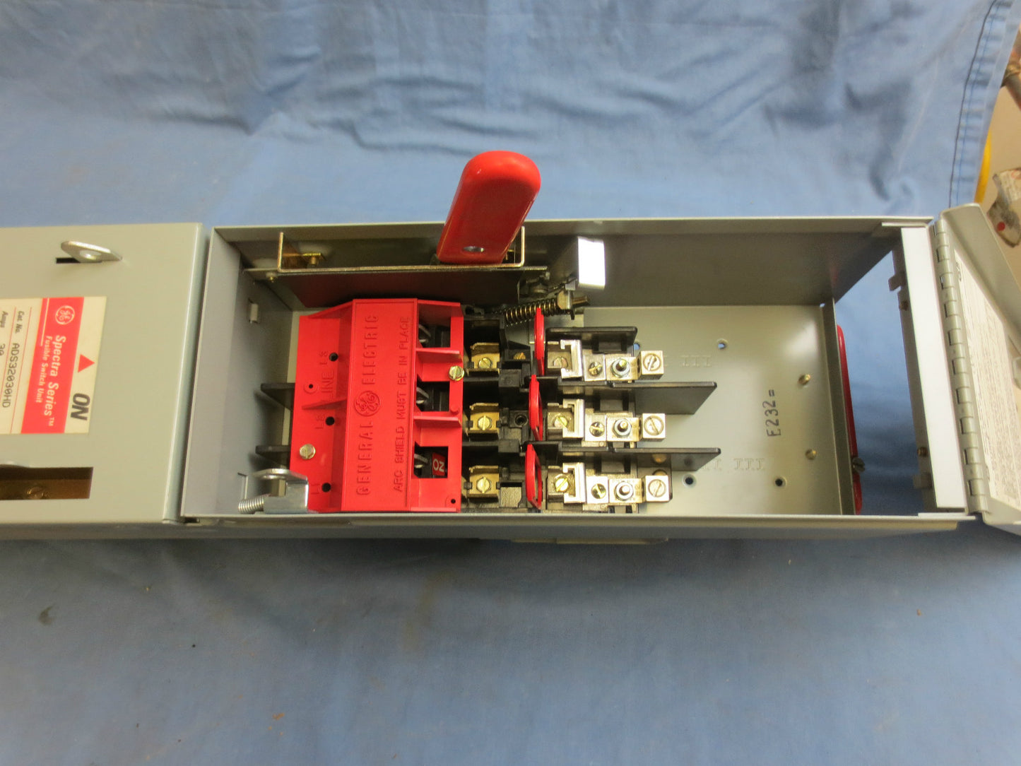 GE ADS32030HD SPECTRA FUSIBLE SWITCH UNIT - 30A 240V 3-POLE - NEW SURPLUS